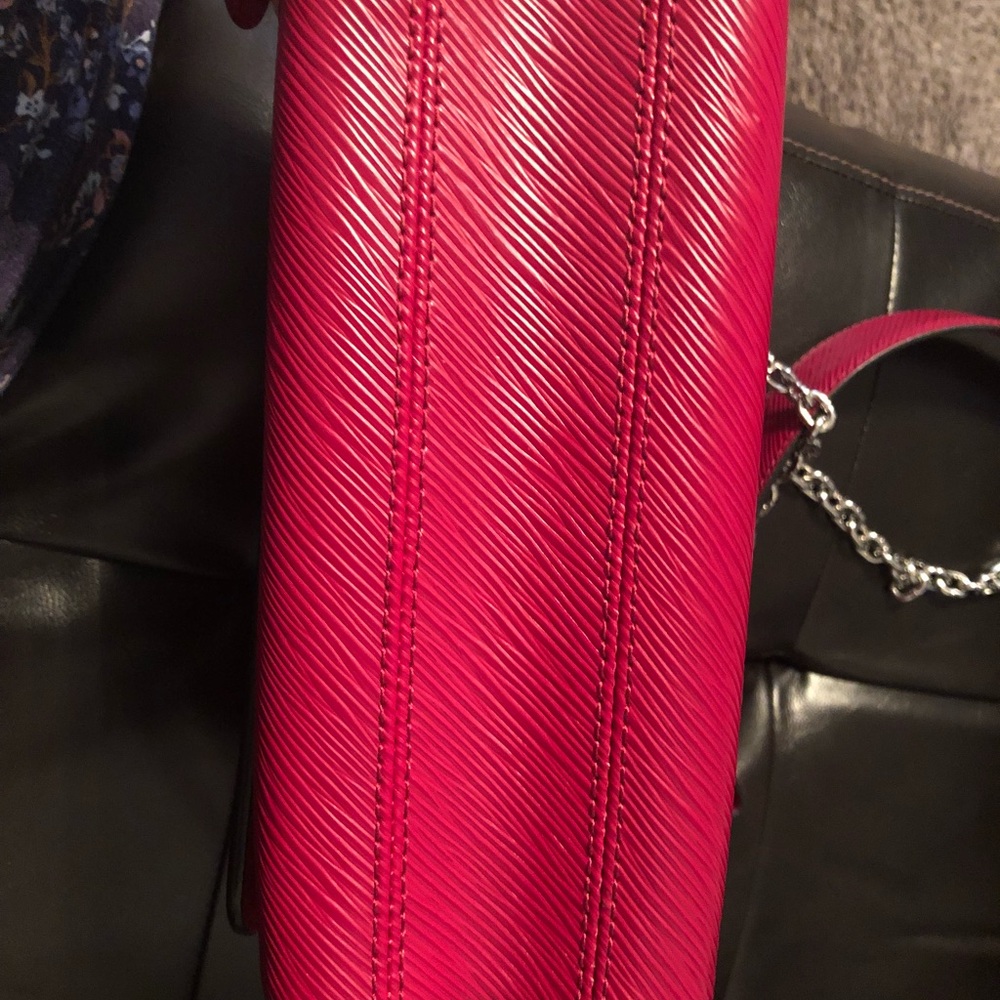 Louis Vuitton twist MM Rarely used - Picture 6 of 8